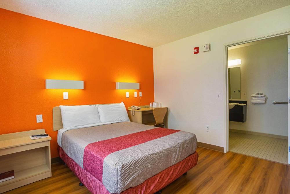 Queen Room - Disability Access - Roll in Shower interior